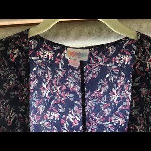 LulaRoe “Lindsay” kimono wrap. New w/ tags.